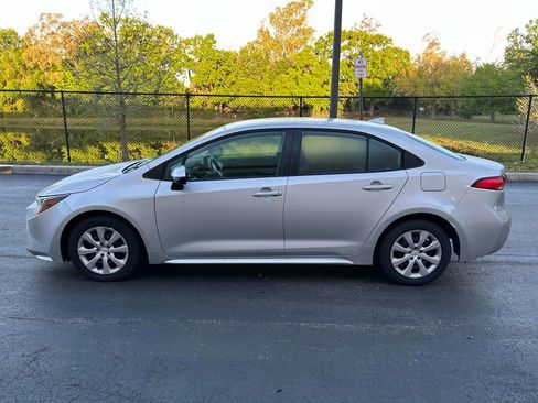 Used 2023 Toyota Corolla LE image 2