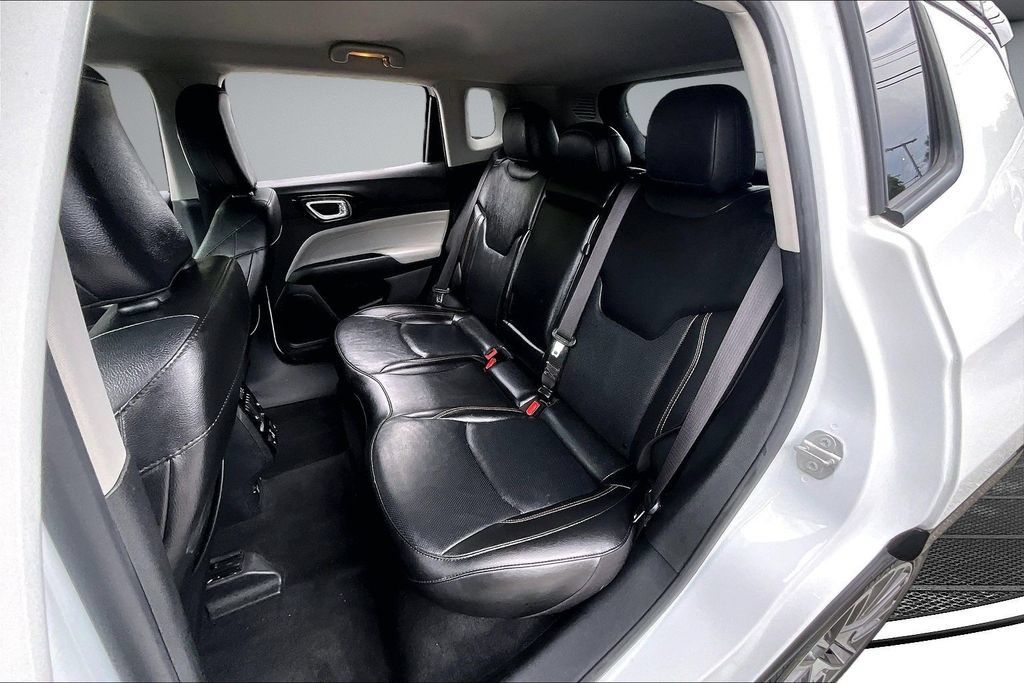 Used 2022 Jeep Compass Limited w/ Elite Group AWD/4WD image 21