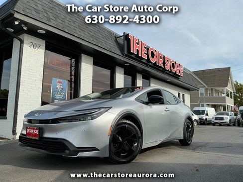 Used 2024 Toyota Prius LE FWD image 1