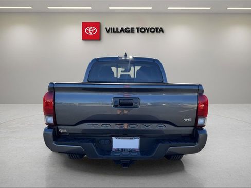 Certified 2022 Toyota Tacoma SR5 image 4