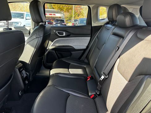 Used 2022 Jeep Compass Latitude image 32