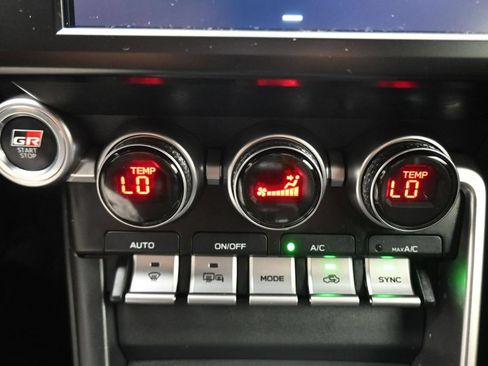 Used 2025 Toyota GR86 Premium RWD image 19