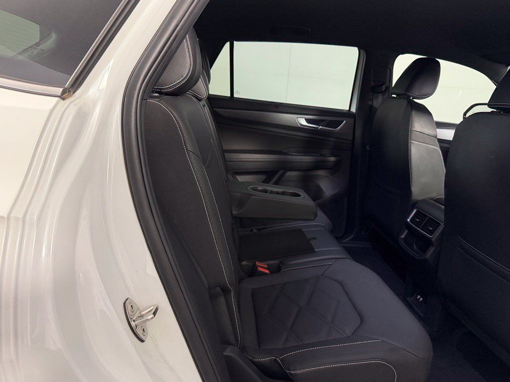 Used 2026 Volkswagen Atlas Cross Sport SE FWD image 17