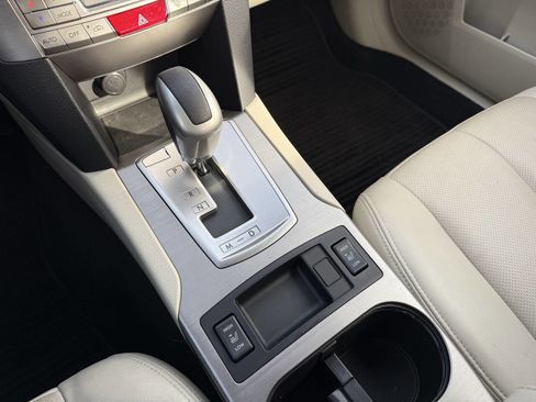 Used 2010 Subaru Legacy 2.5i Limited image 22