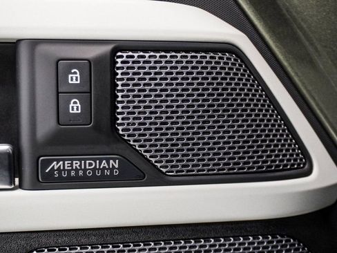 Used 2022 Land Rover Defender 90 X-Dynamic HSE image 19