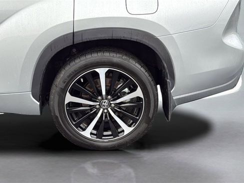 Used 2022 Toyota Highlander XSE image 14