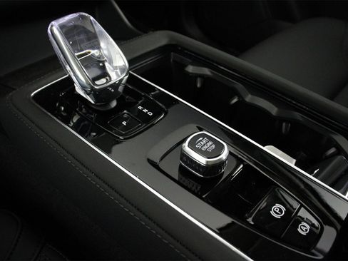 New 2025 Volvo XC90 B5 Core w/ Protection Package Premier image 7