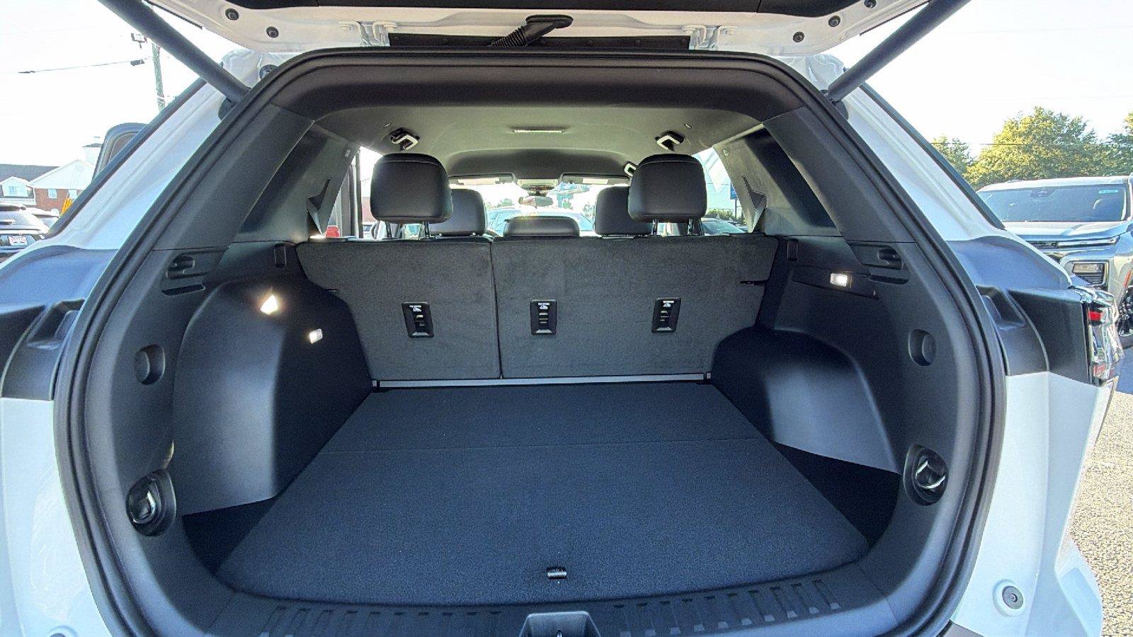 New 2027 Chevrolet Equinox LT w/ Convenience Package II FWD image 12