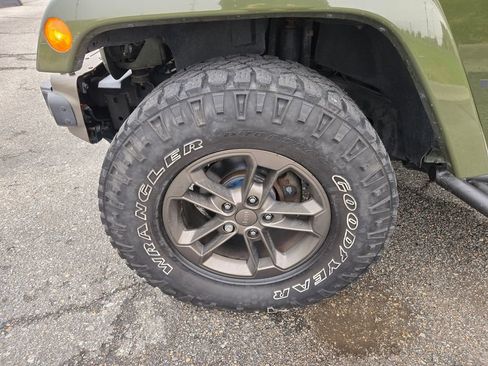 Used 2016 Jeep Wrangler Unlimited Sahara image 25