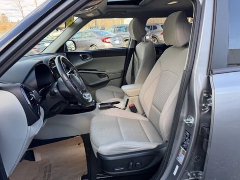 Used 2023 Kia Soul EX image 17