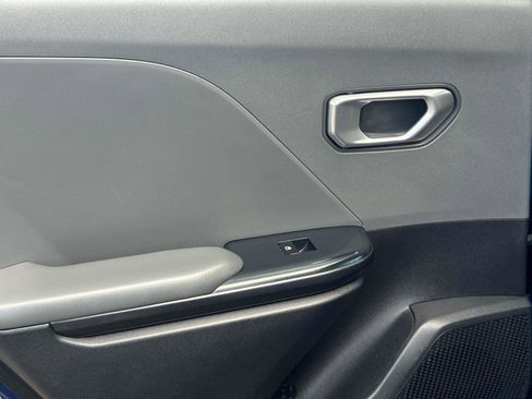 Used 2025 Kia K4 LXS image 12