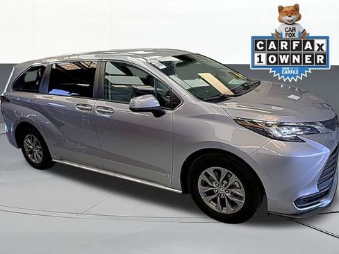 Used 2021 Toyota Sienna LE AWD/4WD image 1