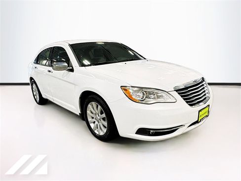 Used 2013 Chrysler 200 Limited image 3