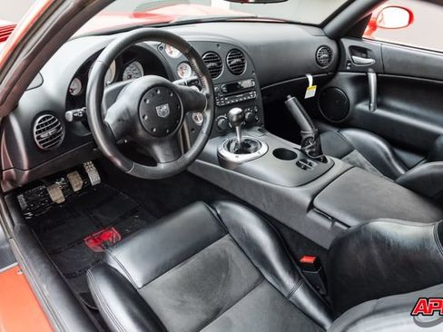 Used 2006 Dodge Viper SRT-10 RWD image 2