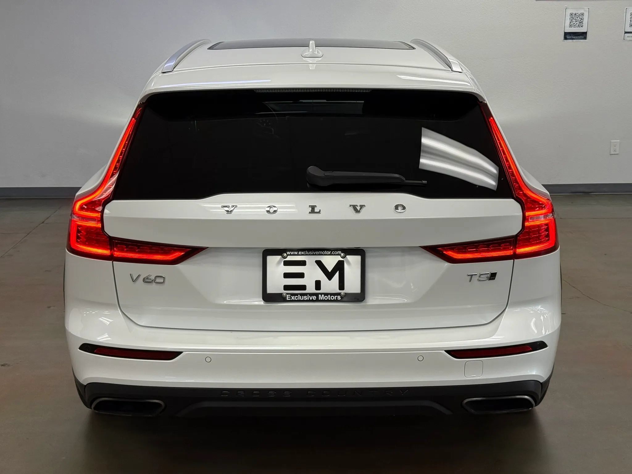 Used 2020 Volvo V60 T5 Cross Country AWD/4WD image 6