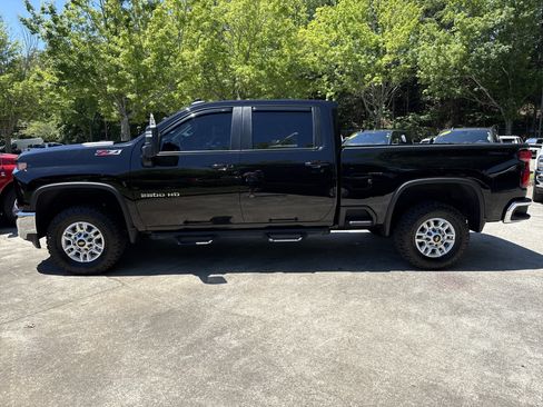 Used 2022 Chevrolet Silverado 2500 LT w/ Convenience Package AWD/4WD image 4