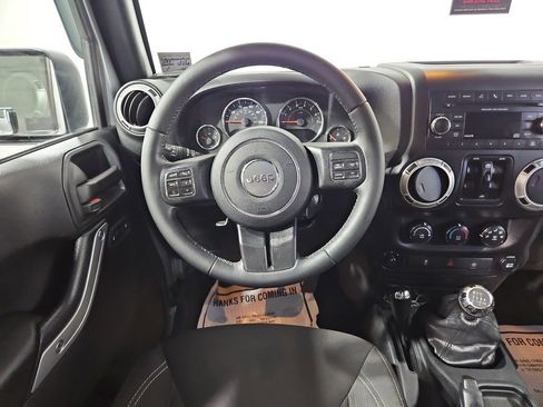 Used 2017 Jeep Wrangler Unlimited Sahara w/ Max Tow Package AWD/4WD image 14