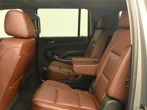 Used 2019 Chevrolet Suburban Premier w/ Premier Plus Edition image 10