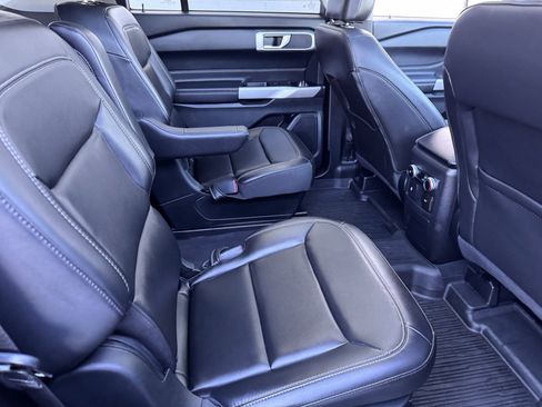 Used 2022 Ford Explorer XLT w/ Equipment Group 202A image 13