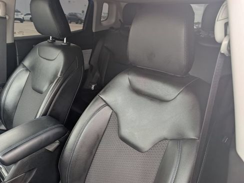 Used 2022 Jeep Compass Latitude FWD image 10