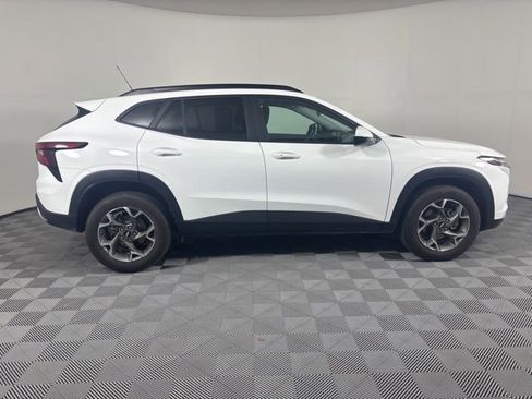 Used 2025 Chevrolet Trax LT w/ Driver Confidence Package FWD image 28