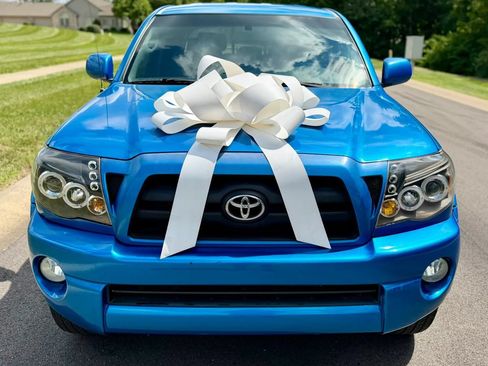 Used 2005 Toyota Tacoma PreRunner w/ TRD Sport Pkg #2 RWD image 2