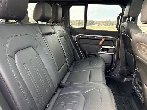 Used 2022 Land Rover Defender 110 SE image 18