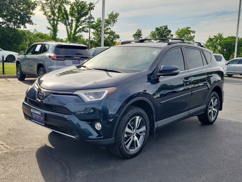 Used 2018 Toyota RAV4 XLE AWD/4WD image 3