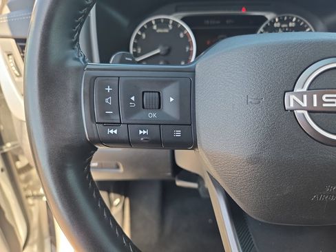 Certified 2025 Nissan Rogue SV FWD image 17
