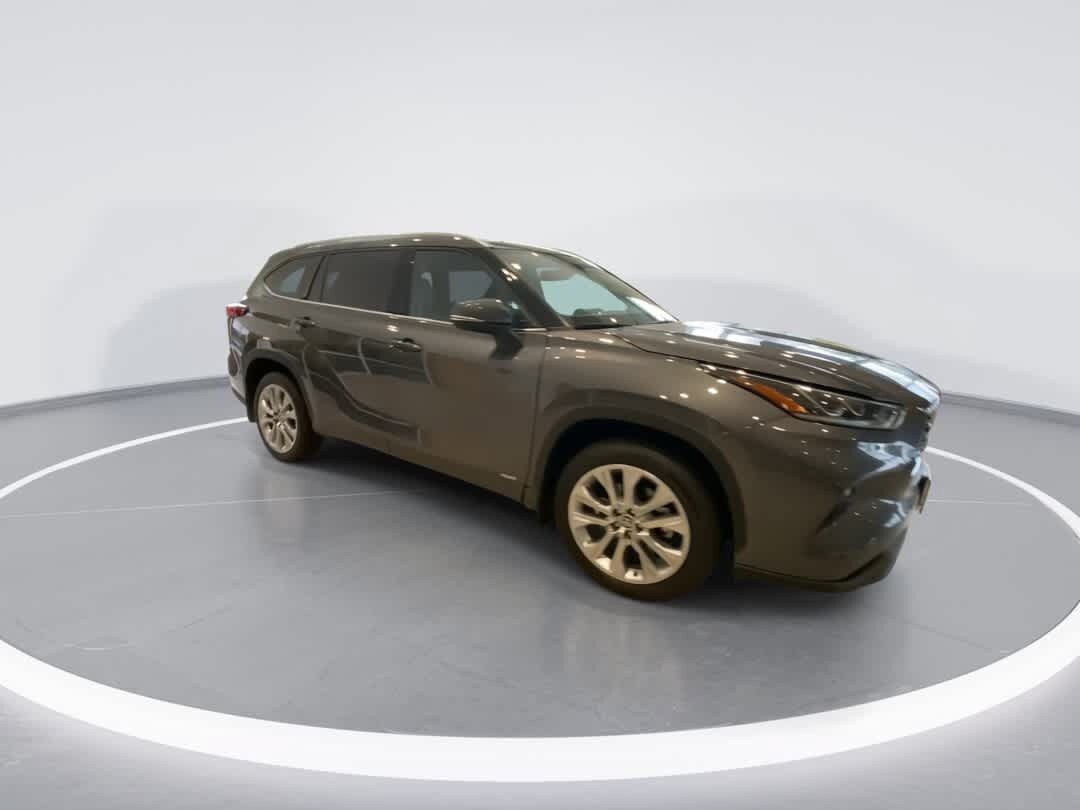 Used 2022 Toyota Highlander Limited AWD/4WD image 2