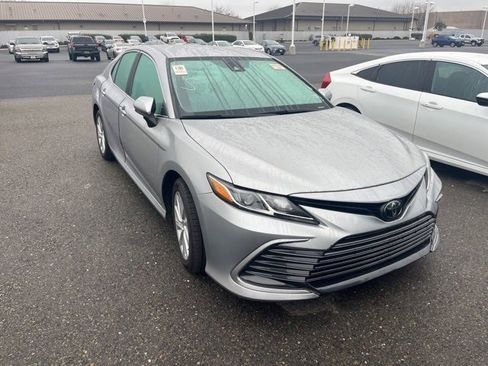 Used 2023 Toyota Camry LE image 3