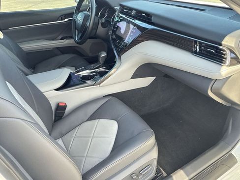 Used 2019 Toyota Camry XLE image 8