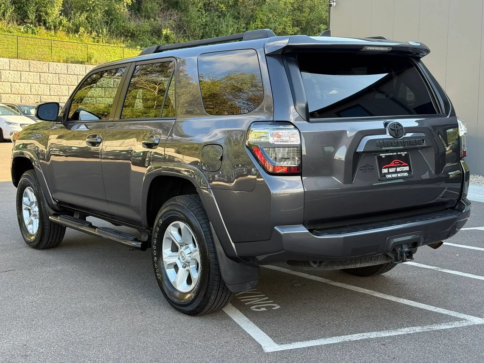 Used 2017 Toyota 4Runner SR5 Premium AWD/4WD image 3