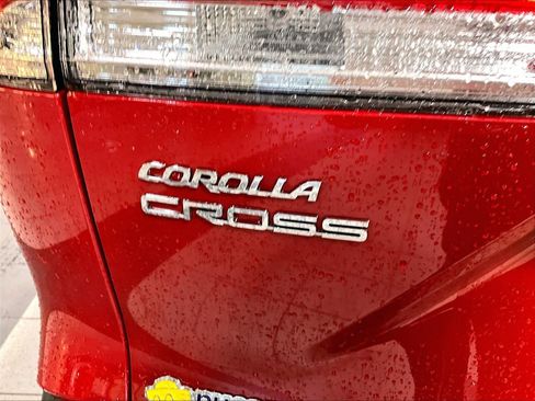 Used 2024 Toyota Corolla Cross LE image 29
