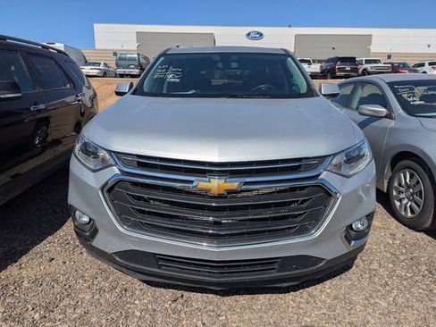Used 2020 Chevrolet Traverse LT image 3