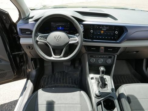 Certified 2022 Volkswagen Taos SE FWD image 21