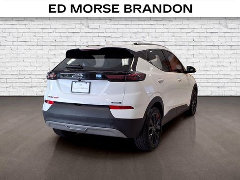 Used 2023 Chevrolet Bolt EUV LT w/ Comfort Package FWD image 5