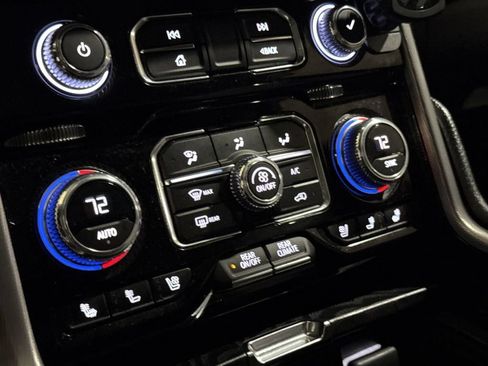 Used 2023 GMC Yukon Denali AWD/4WD image 17