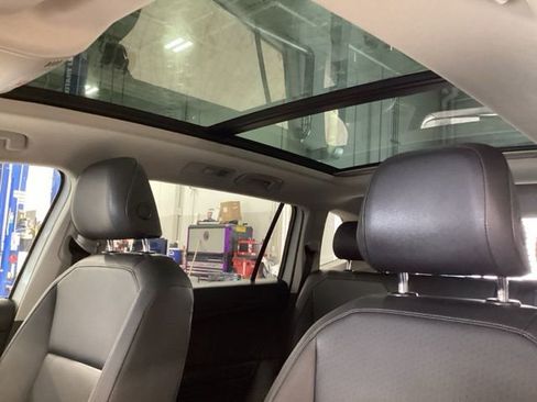 Used 2020 Volkswagen Tiguan SE w/ Panoramic Sunroof Package image 17