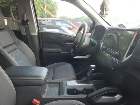 Used 2025 Nissan Frontier SV w/ SV Convenience Package RWD image 8