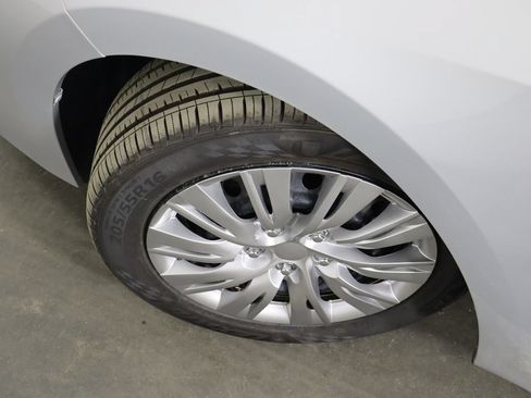 Used 2017 Toyota Corolla LE FWD image 38
