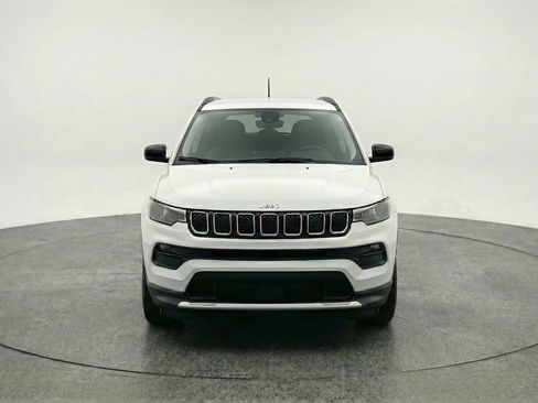 Used 2025 Jeep Compass Latitude AWD/4WD image 2