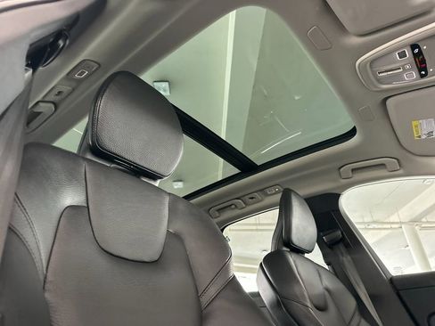 Certified 2023 Volvo XC60 B5 Plus AWD/4WD image 16