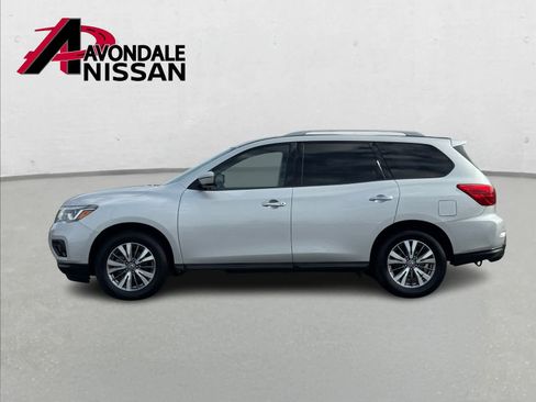 Used 2020 Nissan Pathfinder SV image 3