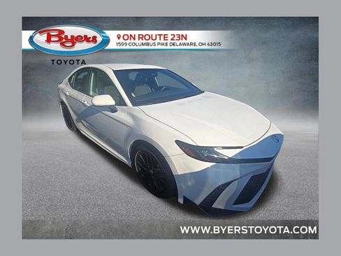 Used 2025 Toyota Camry SE FWD image 1