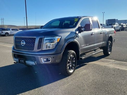 Used 2016 Nissan Titan SL image 1