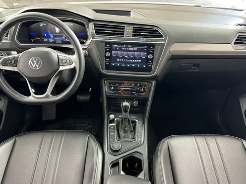 Used 2024 Volkswagen Tiguan SE image 15