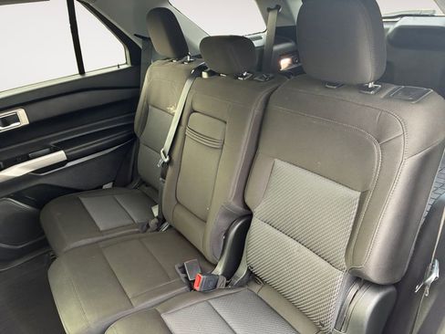 Used 2022 Ford Explorer XLT image 13
