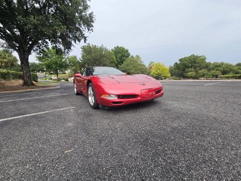 Used 2004 Chevrolet Corvette Convertible w/ Preferred Equipment Group RWD image 4
