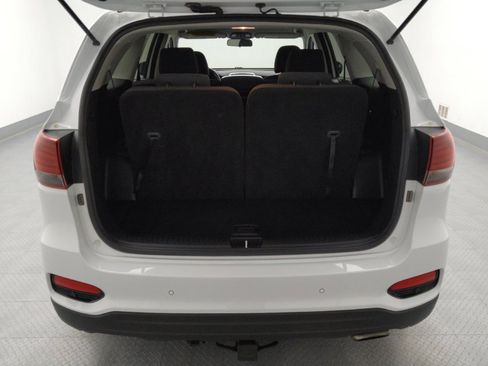 Used 2019 Kia Sorento S FWD image 29
